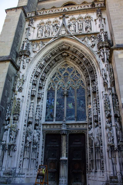 Adorned Main Door Saint Statues Lausanne Cathedral Switzerland — Stock Photo, Image