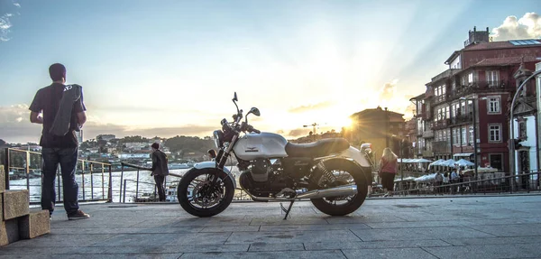 Motorcykel Parkerad Gatan Moto Guzzi — Stockfoto