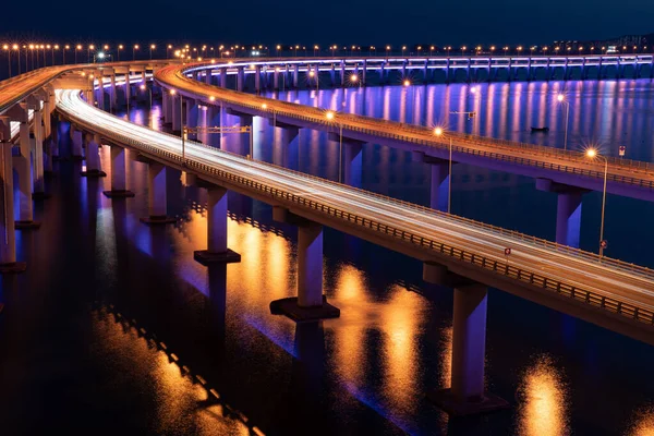 Ein Nächtlicher Blick Auf Leichte Spuren Auf Der Dalian Brücke — Stockfoto
