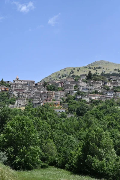 Πανοραμική Θέα Μιας Μικρής Πόλης Στα Βουνά Της Νότιας Ιταλίας — Φωτογραφία Αρχείου