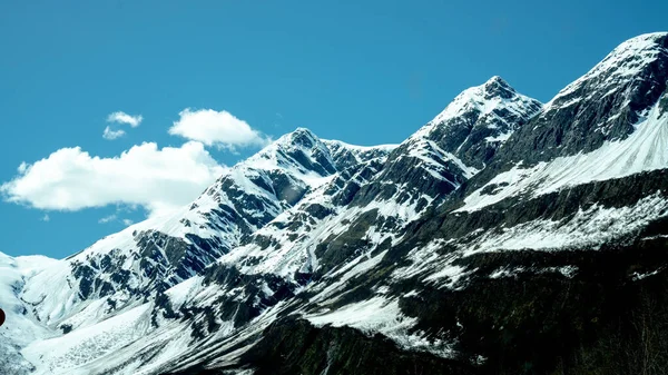 Kış Boyunca Güzel Dağların Havadan Görünüşü — Stok fotoğraf