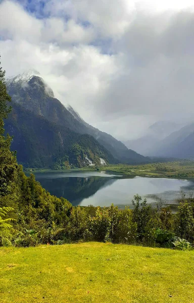 Splendida Vista Lago Circondato Montagne Patagonia Cilena — Foto Stock