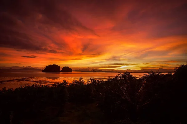 Uma Bela Exótica Vista Panorâmica Das Ilhas Durante Pôr Sol — Fotografia de Stock