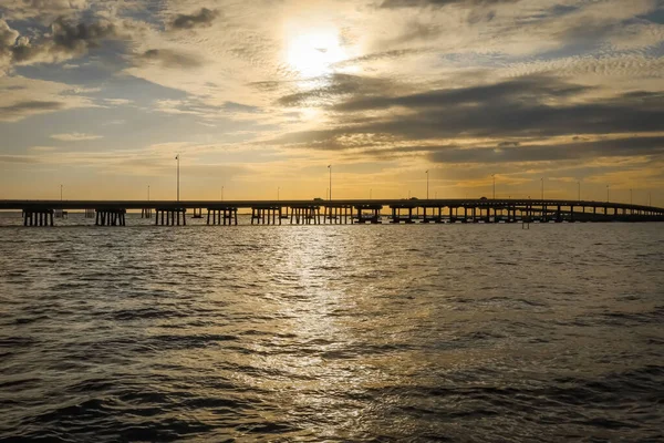 Puente Sobre Mar Atardecer — Foto de Stock