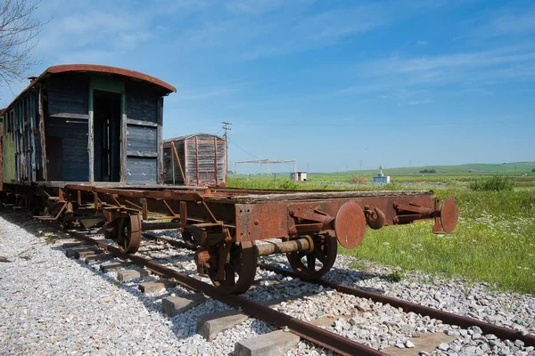 Vagones Oxidados Dañados Una Estación Tren Abandonada — Foto de Stock