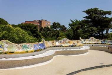 Barcelona, İspanya 'da Antoni Gaudi tarafından tasarlanan büyüleyici Park Guell manzarası.
