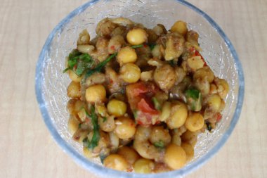 Lezzetli Hint yemekleri, kasedeki matar zinciri.