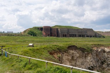 1870 'lerde İngiltere' nin güneyindeki Marsden yakınlarındaki kireç fırınlarının kalıntıları.