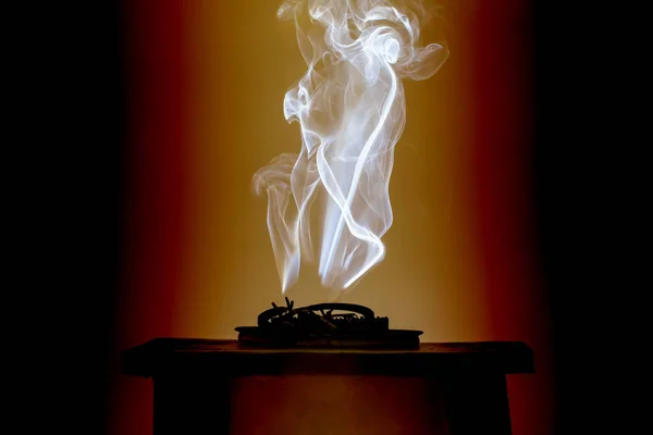 Piękna Ilustracja Białego Dymu Ciemnym Tle — Zdjęcie stockowe