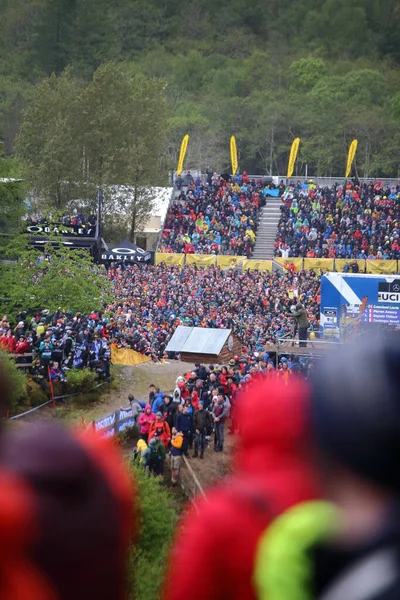 Uma Foto Vertical Multidão Copa Mundo 2022 Mountain Bike Downhill — Fotografia de Stock