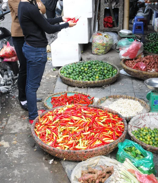 Colorato Peperoni Vietnamiti Rossi Gialli Mercato Locale — Foto Stock