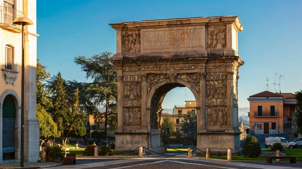 Una Vista Aire Libre Del Famoso Arco Trajano Benevento Sur —  Fotos de Stock