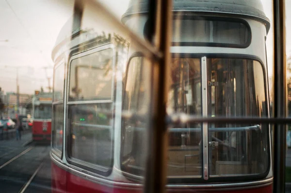 奥地利维也纳电车的特写镜头 — 图库照片