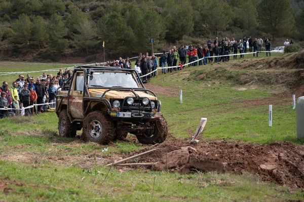 Sárga Toyota Land Cruiser J60 Alapozott Extrém Terepjáró — Stock Fotó