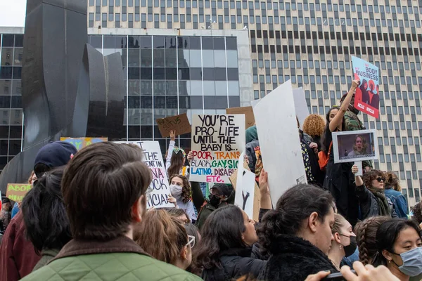 Crowd Holding Cardboard Sign Foley Square New York Usa 2022 — Photo