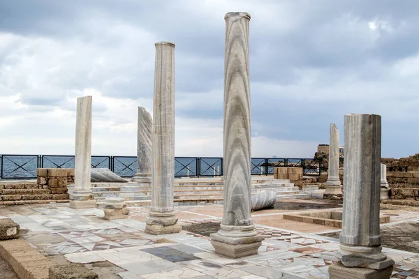Colunas Antigas Ruínas Romanas Mediterrâneo Cesária Oriente Médio — Fotografia de Stock