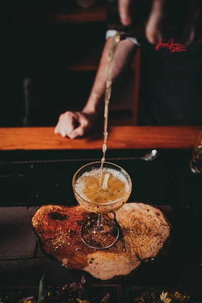 Vertical Shot Hand Pouring Beverage Glass Cross Section Tree Trunk — Stock Photo, Image