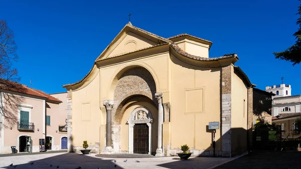 Uma Vista Livre Uma Antiga Igreja Benevento Itália Sob Céu — Fotografia de Stock