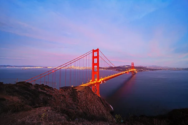 Uma Vista Deslumbrante Golden Gate Bridge Partir Colina São Francisco — Fotografia de Stock