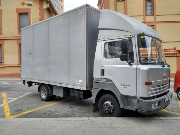 Silver Truck Parked City Nissan Atleon Eco 100 — Stock Photo, Image