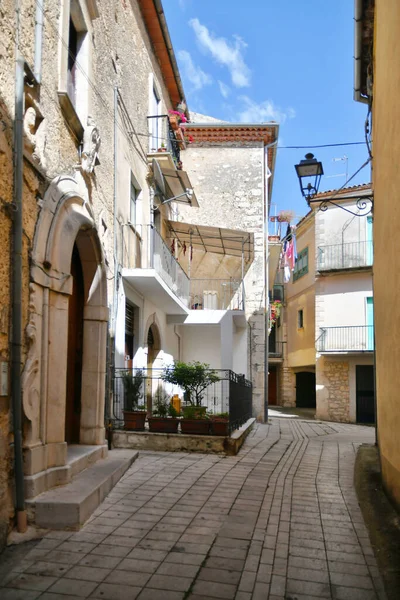 Uma Rua Estreita Entre Antigas Casas Teggiano Uma Aldeia Medieval — Fotografia de Stock