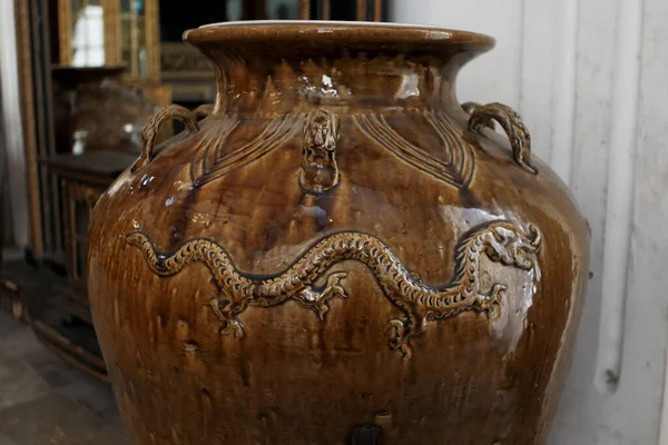 Eine Chinesische Vase Aus Handgemachter Keramik Mit Drachenmuster Aus Ton — Stockfoto