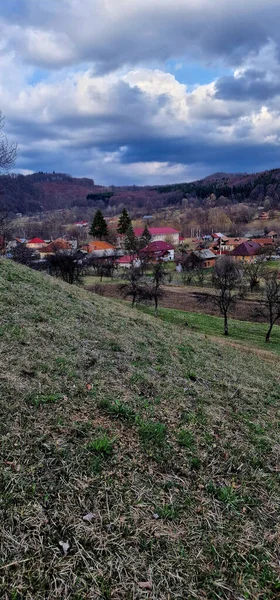 Vertical Countryside Houses Surrounded Mountains Salatrucu Jos Romania — Stock Photo, Image