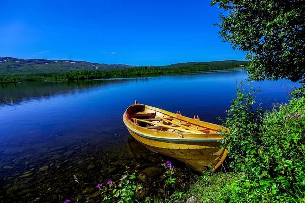 Ein Malerischer Blick Auf Ein Holzboot Auf Einem See Einem — Stockfoto