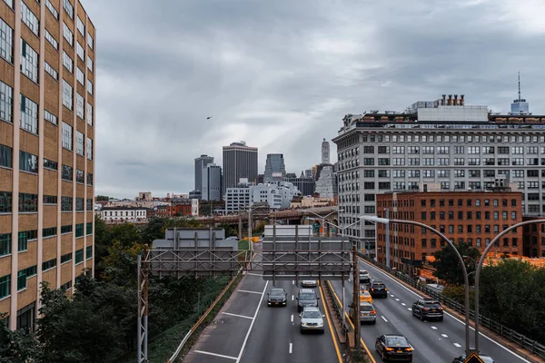曇り空の日にアメリカ ニューヨークの街並みや街を撮影 — ストック写真