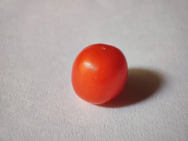 Een Dichtbij Shot Van Een Rode Mini Cherry Tomaat Een — Stockfoto