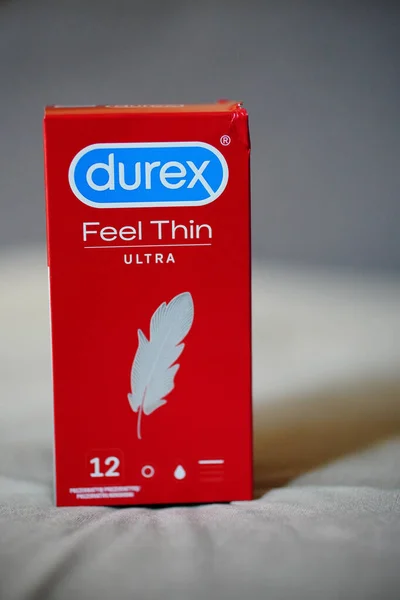 Closeup Shot Durex Brand Feel Thin Condoms Red Box Blurry — Stock Photo, Image