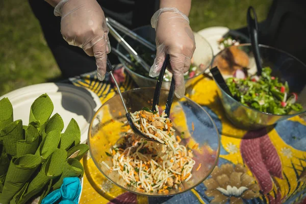 Closeup Hands Gloves Serving Cabbage Carrot Salad Picnic Warm Summer — Stock Photo, Image