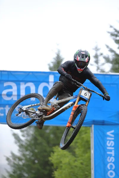 Tiro Vertical Ciclista Montanha Competindo Para 2022 Mountain Bike Downhill — Fotografia de Stock