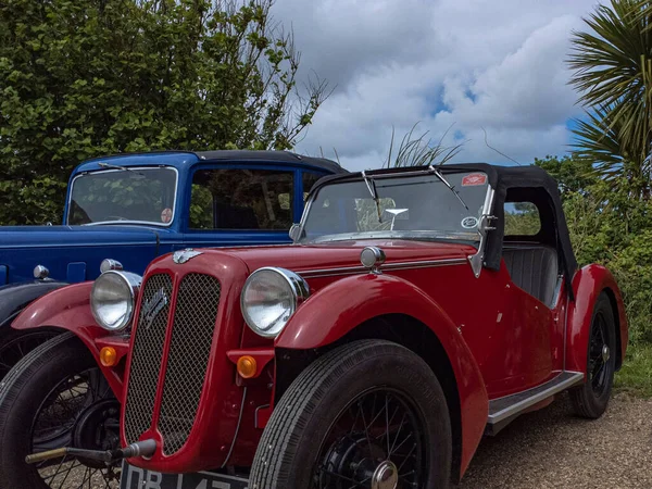 Açık Havada Park Edilmiş Iki Klasik Austin Seven Arabası — Stok fotoğraf