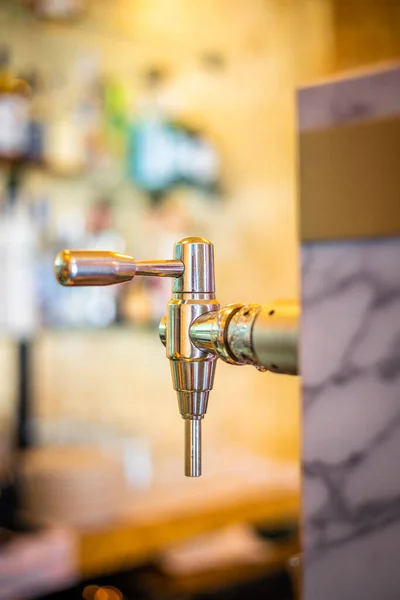 Vertical Closeup Shot Beer Tap Bar — Stock Photo, Image