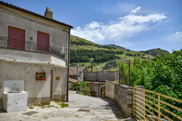 Une Rue Étroite Entre Les Vieilles Maisons Marsicovetere Village Dans — Photo