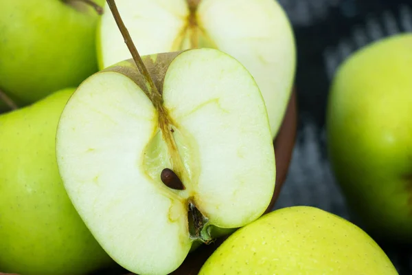 Fresh Green Apples Isolated Blurred Background — Stock Photo, Image