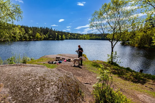 Hombre Paseo Con Los Perros Bosque Fagervann Nordmarka — Foto de Stock