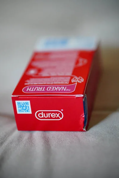 Closeup Shot Durex Brand Feel Thin Condoms Red Box Blurry — Stock Photo, Image