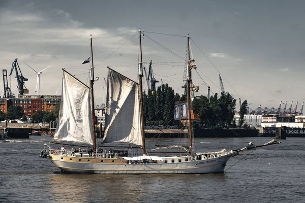 Ein Weißes Schiff Hafen — Stockfoto