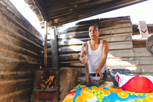 Mexican Woman Torturing Corn Mace Metate Wood Stove Make Homemade — Stock Photo, Image