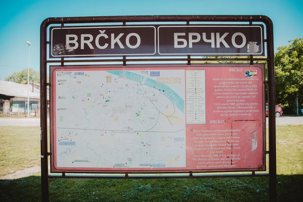 Een Close Van Een Informatiebord Een Openbare Busstation Brcko Bosnië — Stockfoto