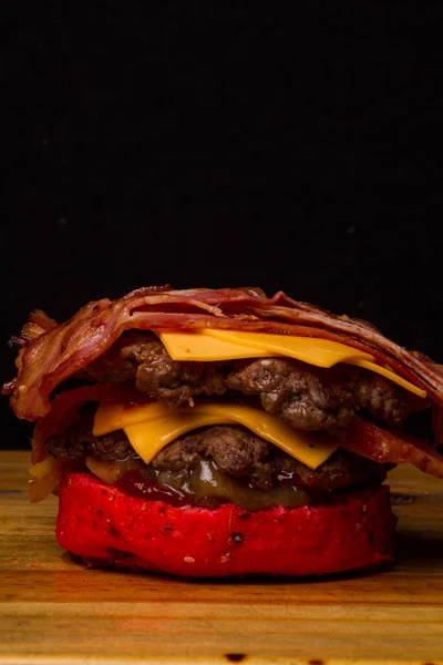 Artisan Hamburgers Meat Cheese Colored Normal Breads — Stock Photo, Image