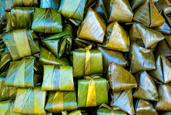 Kompletní Snímek Vietnamské Pouliční Jídlo Banánovými Listy — Stock fotografie