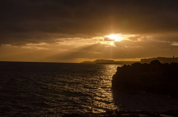 Molnlandskap Färgade Moln Vid Solnedgången Nära Havet — Stockfoto