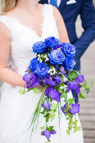 Close Vertical Noiva Noivo Com Buquê Casamento Dinamarca — Fotografia de Stock