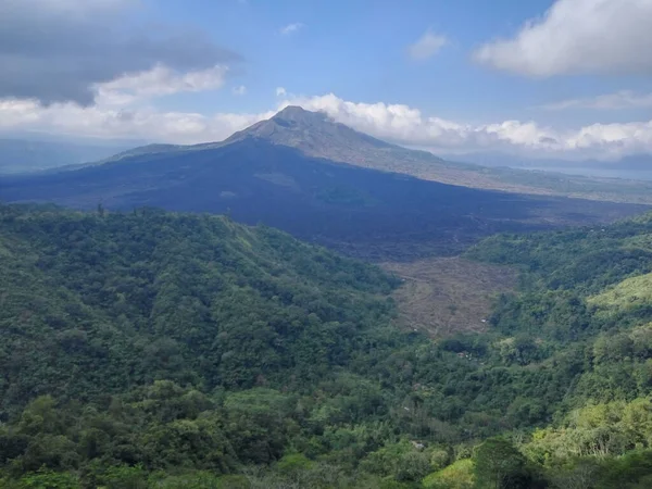 活火山の美しいショットバトゥール山 — ストック写真