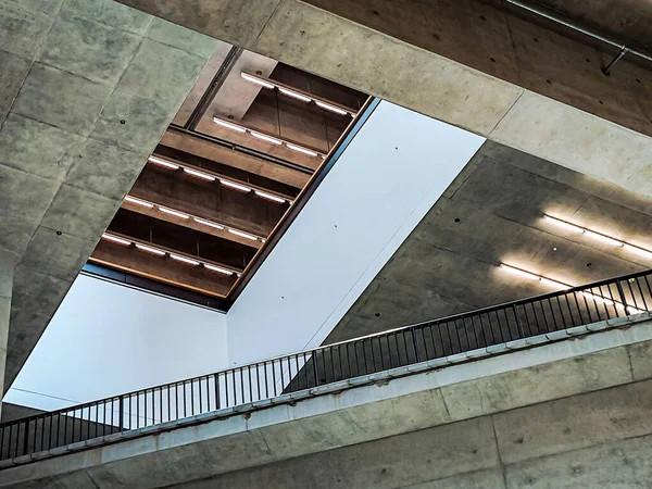 Colpo Basso Angolo Della Scala Edificio Moderno Shenzhen Hong Kong — Foto Stock