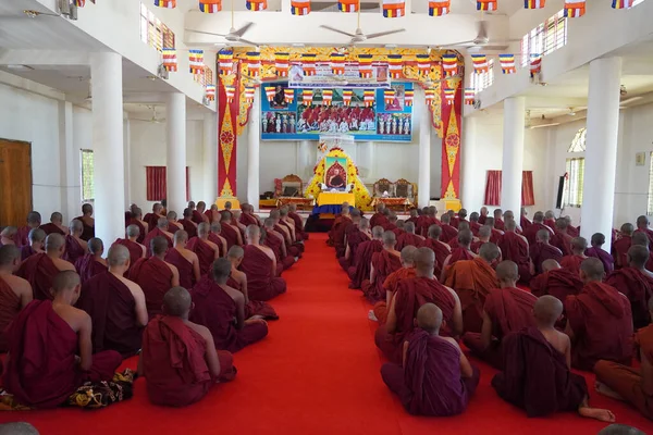 View Monks Sitting Buddha Dhatu Jadi Balaghata Bangladesh — Stock Photo, Image