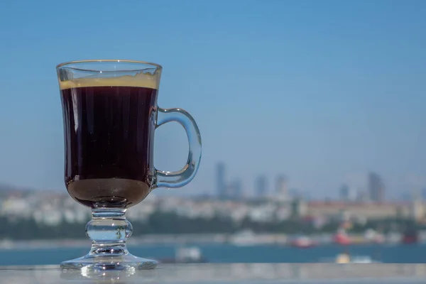 Closeup Shot Glass Coffee Blurred Background Istanbul Turkey — Stock Photo, Image
